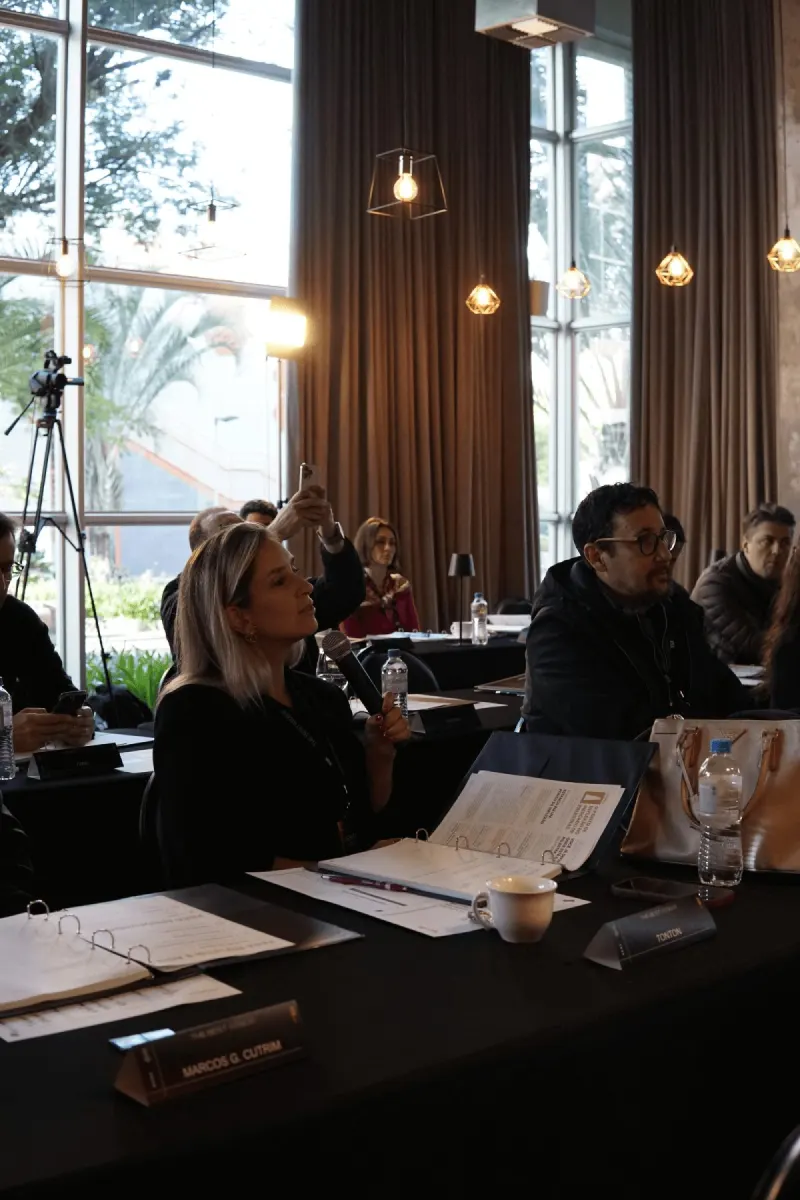 Participantes trabalhando durante a imersão presencial da PSA