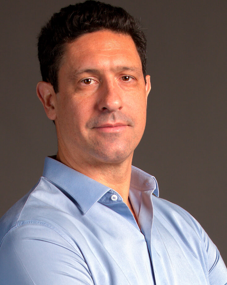 foto de rosto gustavo borges usando camisa azul